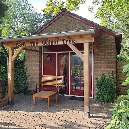 Bed and Breakfast The Walnut Tree Хеллевутслёйс Экстерьер фото