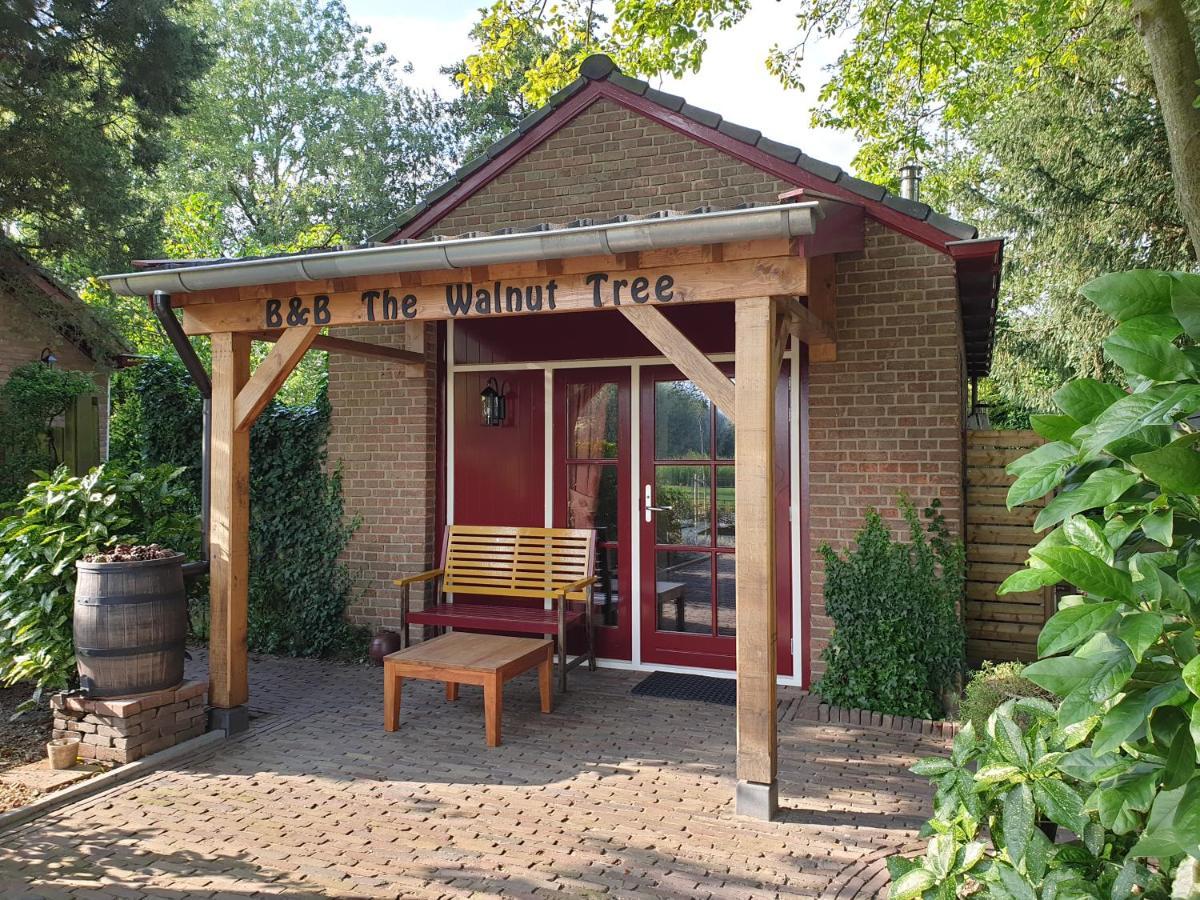 Bed and Breakfast The Walnut Tree Хеллевутслёйс Экстерьер фото