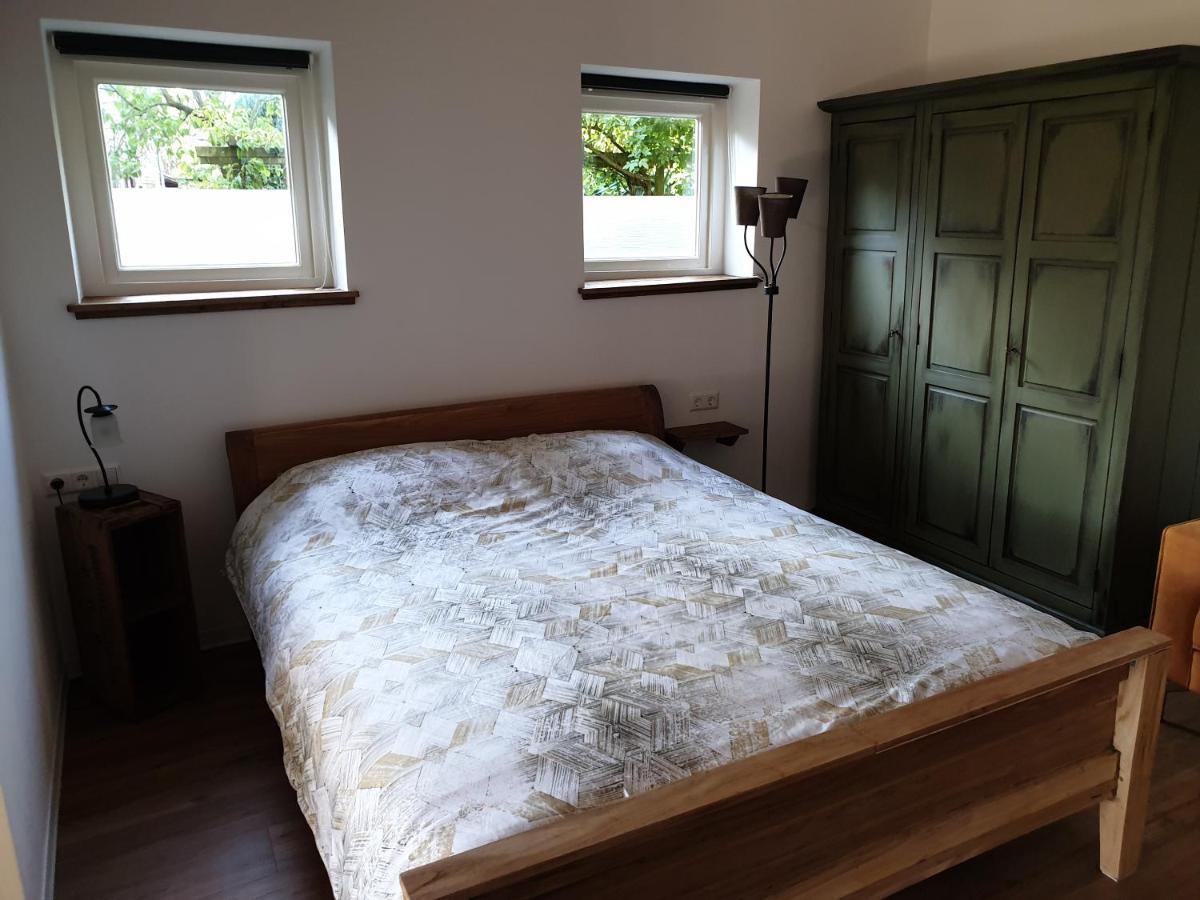 Bed and Breakfast The Walnut Tree Хеллевутслёйс Экстерьер фото