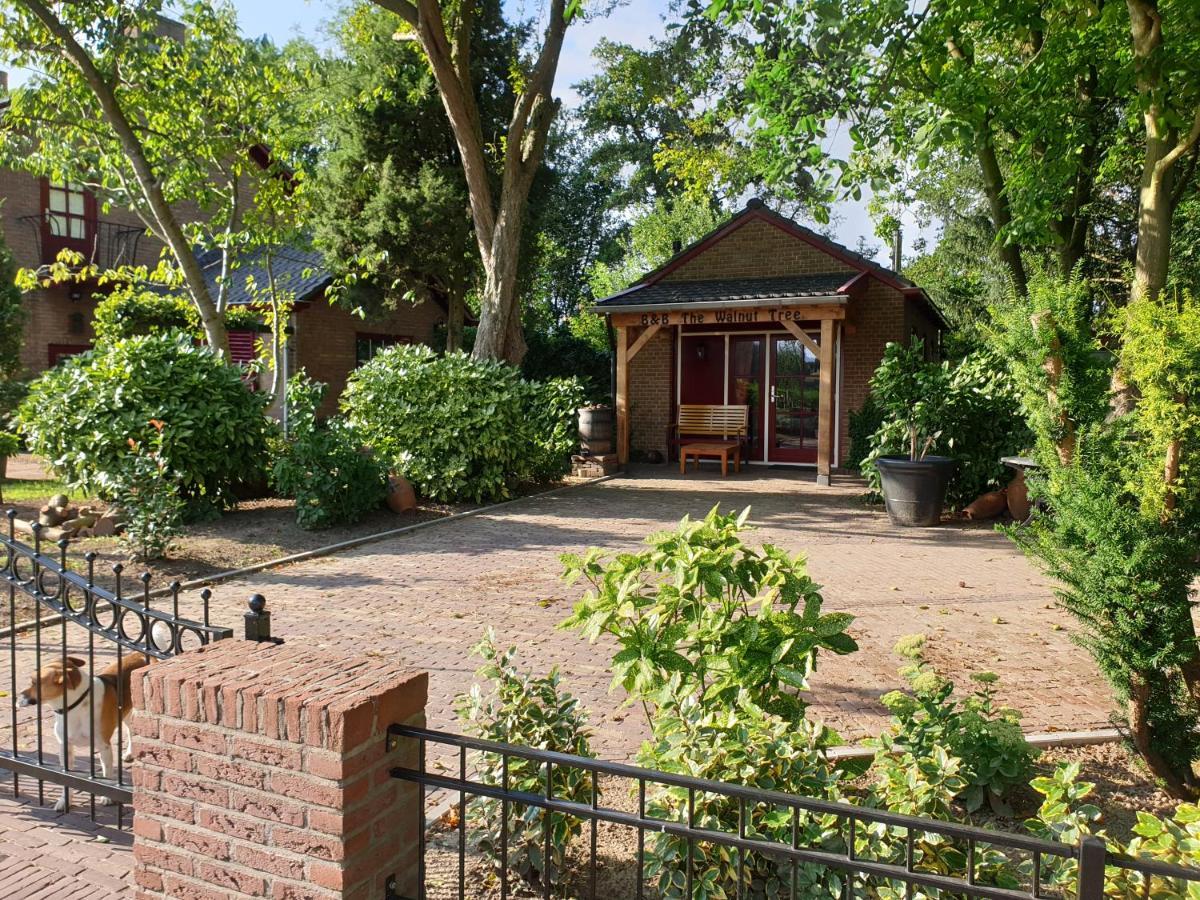 Bed and Breakfast The Walnut Tree Хеллевутслёйс Экстерьер фото